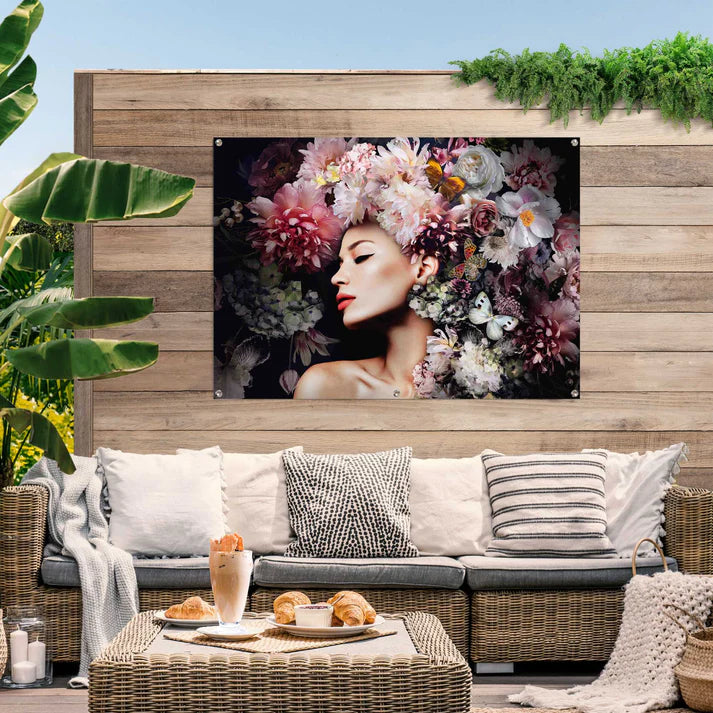 Tuinposter - Vrouw met bloemenhoed